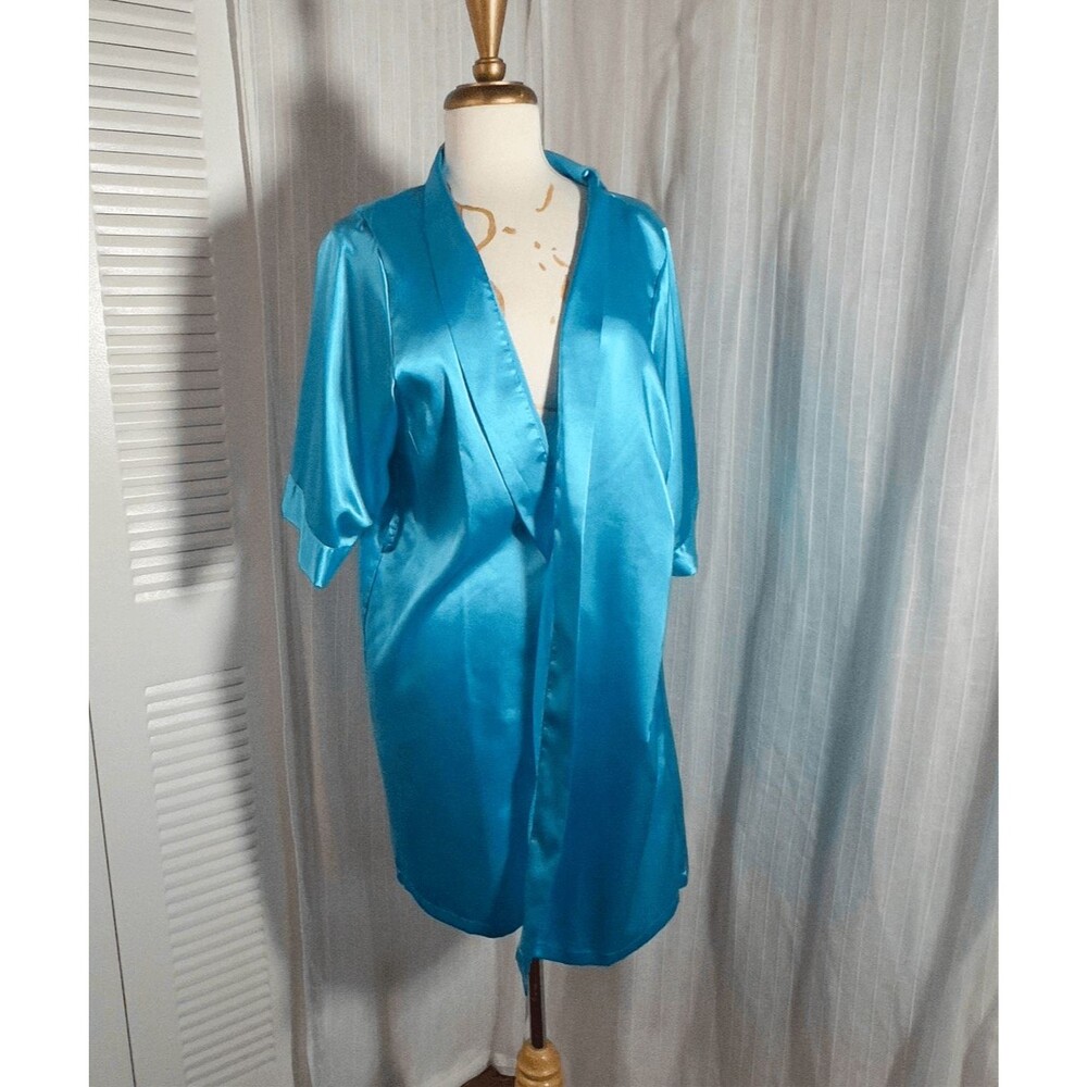 GirlEO Robe Size S/M VTG Y2k Satin Baby Blue Sultry Boudoir Chic Mob Wife Glam